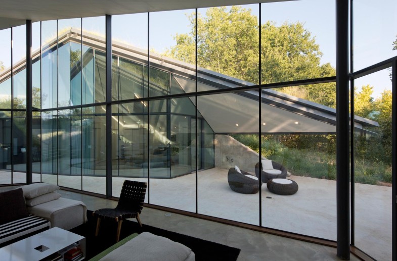 glass-paneled-twin-living-outdoor-setting